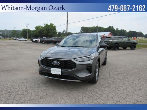 Used 2025 Ford Escape ST-Line FWD image 2