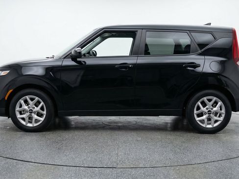 Used 2025 Kia Soul LX w/ LX Technology Package FWD image 5