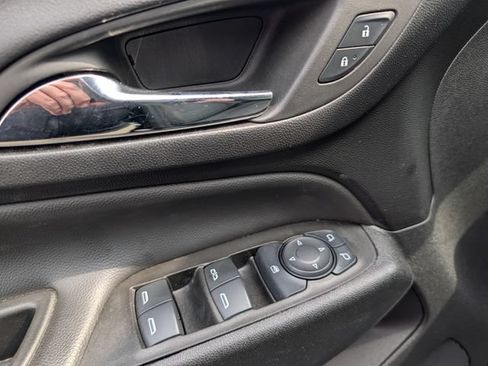 Used 2024 Chevrolet Equinox LT FWD image 19