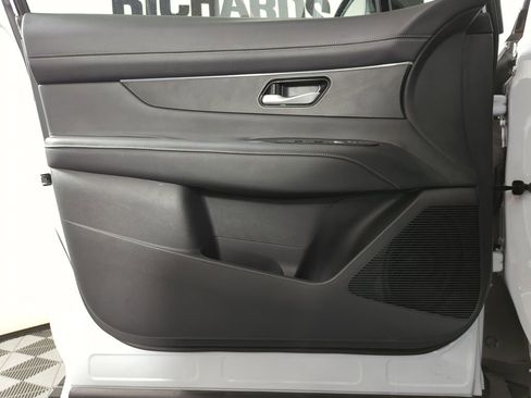 Used 2025 Nissan Murano SV image 8