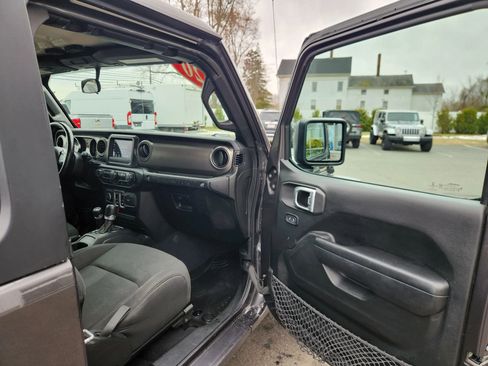 Used 2020 Jeep Wrangler Sport AWD/4WD image 39
