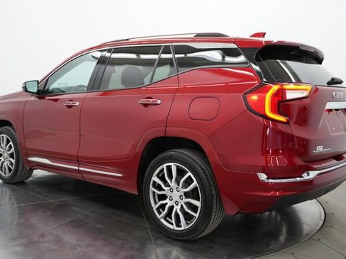 Used 2024 GMC Terrain Denali w/ Denali Premium Package AWD/4WD image 5