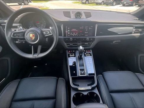 Used 2025 Porsche Macan AWD/4WD image 6