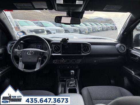 Used 2019 Toyota Tacoma TRD Sport image 16