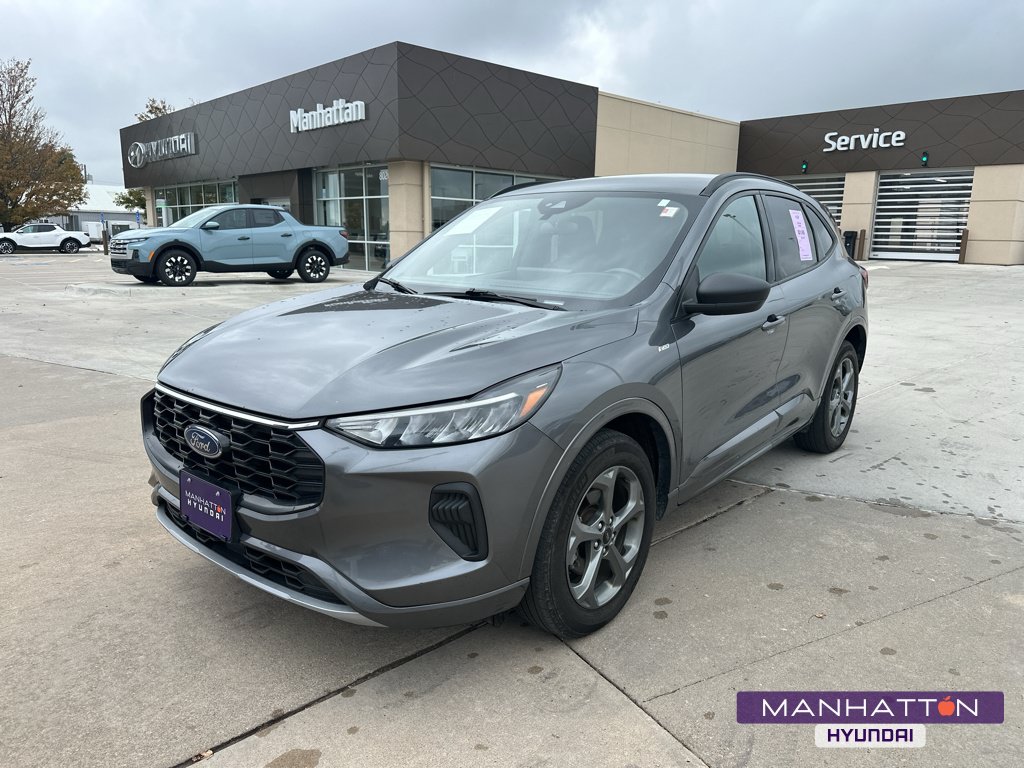 Used 2023 Ford Escape ST-Line w/ Tech Pack #1 AWD/4WD image 1