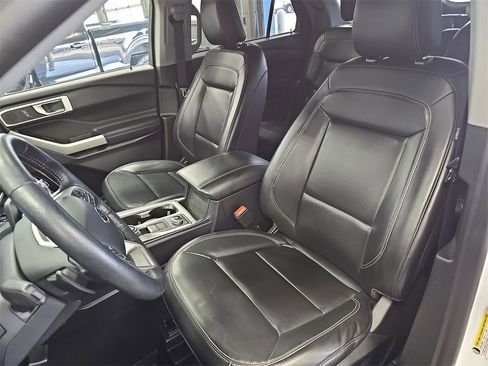 Used 2021 Ford Explorer XLT w/ Equipment Group 202A image 15