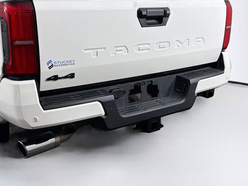 Used 2024 Toyota Tacoma TRD Off-Road w/ TRD Off Road Upgrade Package AWD/4WD image 40
