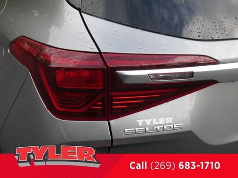 Used 2023 Kia Seltos EX image 13