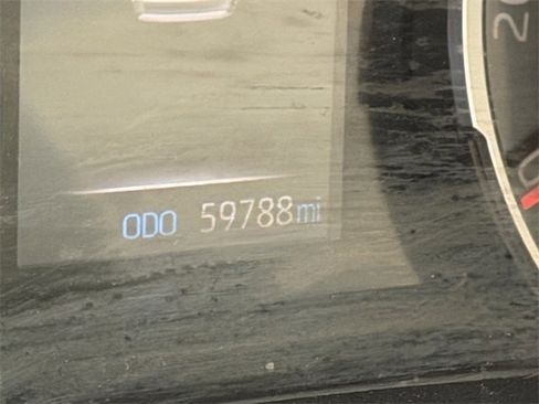 Used 2021 Toyota RAV4 LE image 9