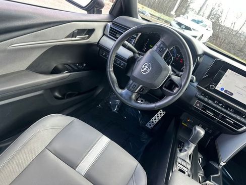 Certified 2025 Toyota Camry SE w/ Convenience Package FWD image 24