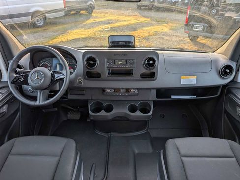 Used 2025 Mercedes-Benz Sprinter 2500 image 16