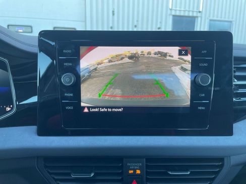 Used 2025 Volkswagen Jetta SE image 23