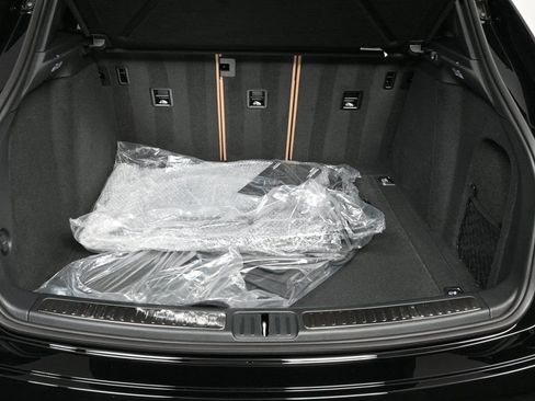 Certified 2025 Porsche Macan image 31