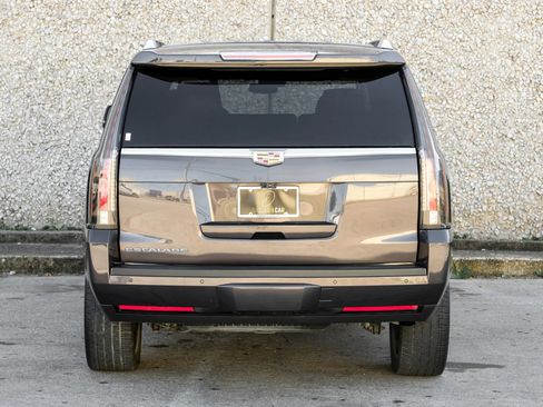 Used 2017 Cadillac Escalade Luxury image 10