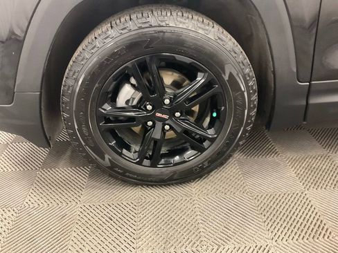 Used 2022 GMC Terrain AT4 w/ Infotainment Package II image 9