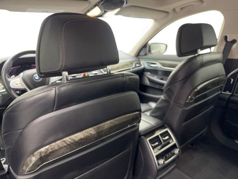 Used 2022 BMW 740i image 34