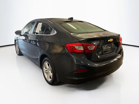 Used 2018 Chevrolet Cruze LT w/ Convenience Package FWD image 5