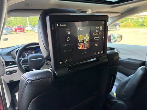 Used 2020 Chrysler Pacifica Touring-L Plus FWD image 19
