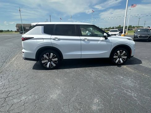 Used 2025 Mitsubishi Outlander SE FWD image 7