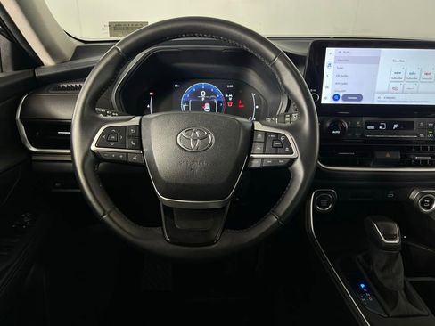 Used 2025 Toyota Grand Highlander AWD image 13