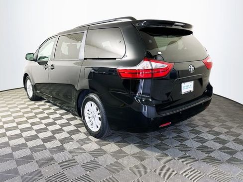 Used 2017 Toyota Sienna XLE w/ XLE Navigation Package image 6