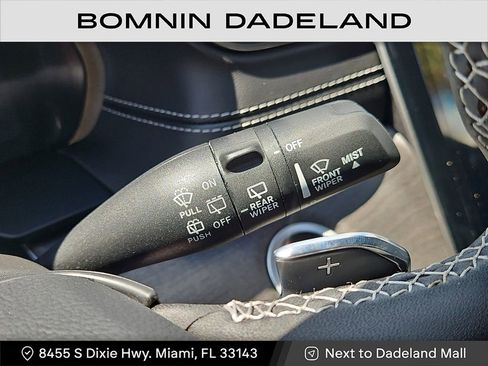 Used 2025 Jeep Grand Cherokee Limited w/ Black Appearance Package image 25