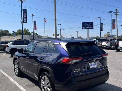 Used 2023 Toyota RAV4 XLE Premium image 5