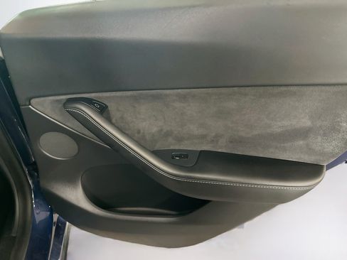 Used 2021 Tesla Model Y Long Range AWD/4WD image 31
