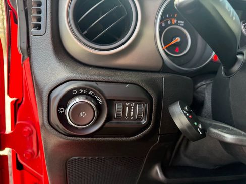 Used 2018 Jeep Wrangler Unlimited Sport S image 16