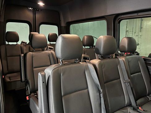 Used 2022 Mercedes-Benz Sprinter 2500 image 13