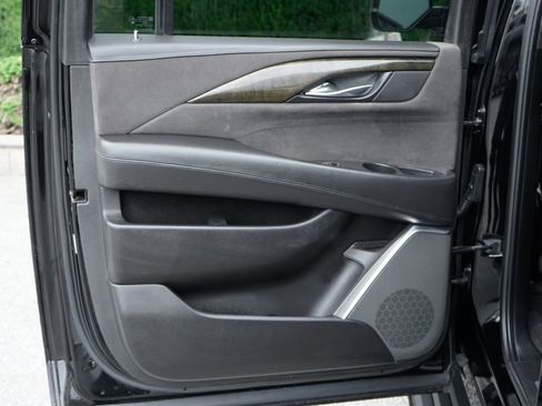 Used 2017 Cadillac Escalade ESV Platinum RWD image 43