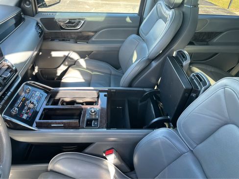 Used 2018 Lincoln Navigator Reserve w/ Technology Package image 31