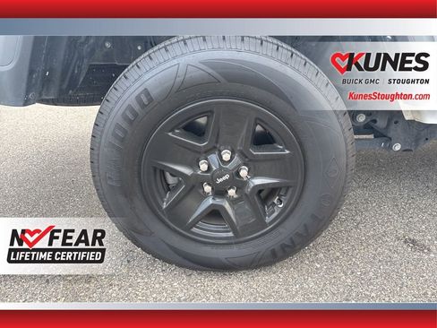 Used 2023 Jeep Gladiator Sport image 14