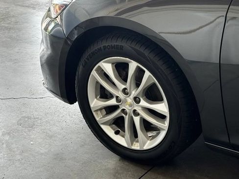 Used 2017 Chevrolet Malibu LT FWD image 5