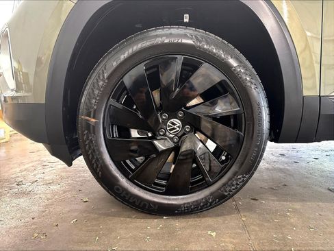 New 2026 Volkswagen Atlas SE FWD image 13