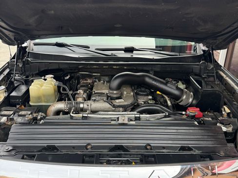 Used 2017 Nissan Titan SV image 12