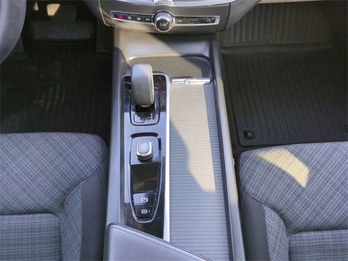 Used 2023 Volvo XC60 B5 Core image 18
