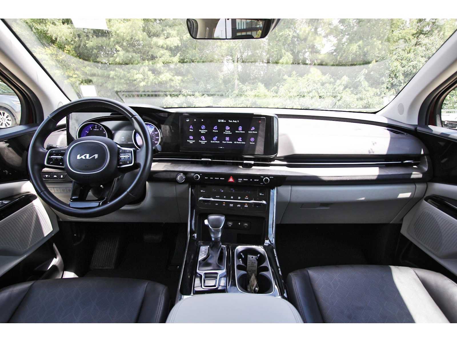 Used 2024 Kia Carnival EX FWD image 7