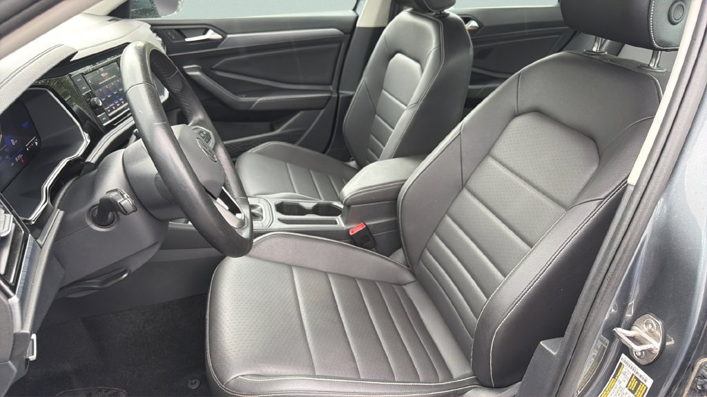 Used 2024 Volkswagen Jetta SE FWD image 25