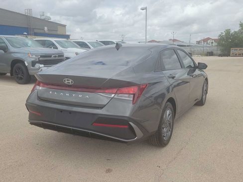Used 2024 Hyundai Elantra SEL FWD image 8