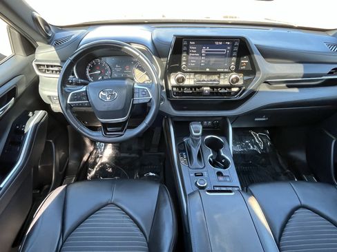 Used 2022 Toyota Highlander XSE image 11