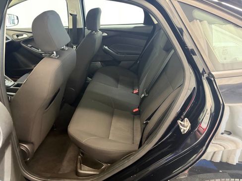 Used 2016 Ford Focus SE w/ SE Sport Package image 18