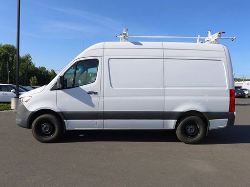 Used 2023 Mercedes-Benz Sprinter 2500 image 2