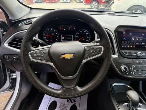 Used 2022 Chevrolet Malibu LT FWD image 25