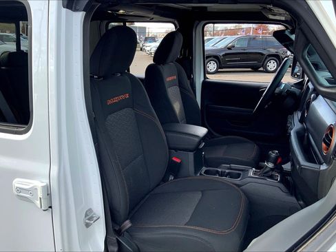 Certified 2022 Jeep Gladiator Mojave w/ Cold Weather Group image 7