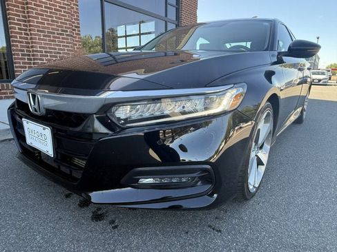 Used 2018 Honda Accord Touring image 10