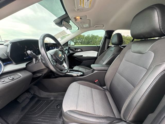 Used 2024 Chevrolet Trax LT w/ Driver Confidence Package FWD image 2