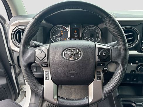Used 2021 Toyota Tacoma SR5 RWD image 11