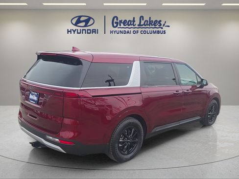 Used 2023 Kia Carnival LX FWD image 5