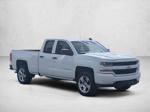 Used 2018 Chevrolet Silverado 1500 Custom w/ Custom Convenience Package RWD image 3